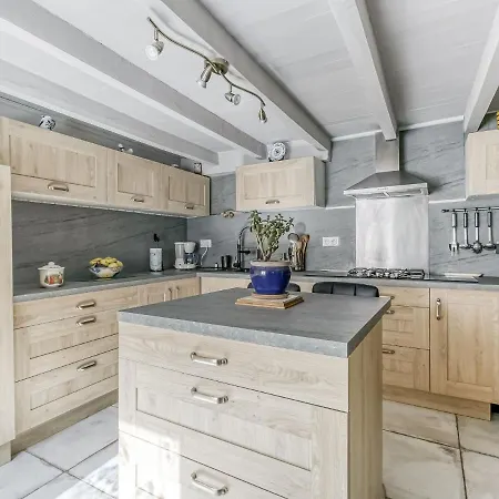 Charming Town Centre House With Garden *