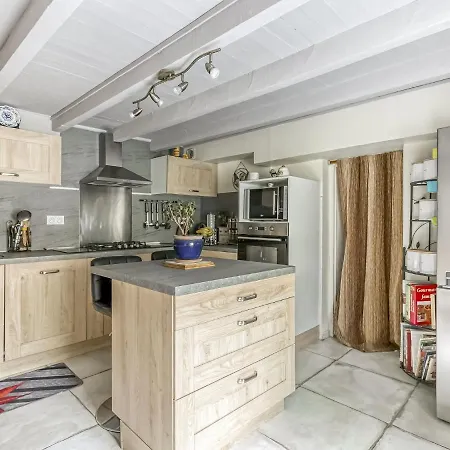 Charming Town Centre House With Garden *