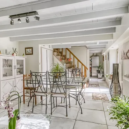 Charming Town Centre House With Garden