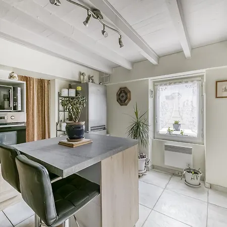 בית נופש Charming In Heart Of